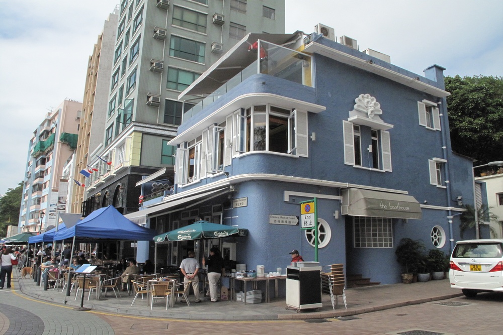 青い建物について