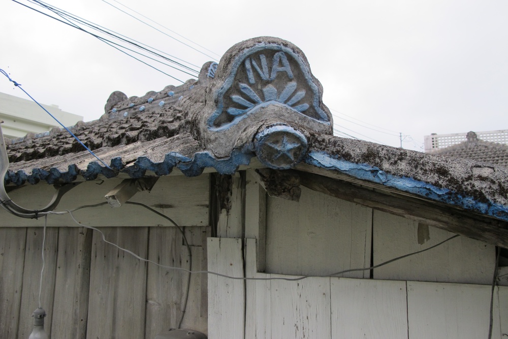 青い建物について