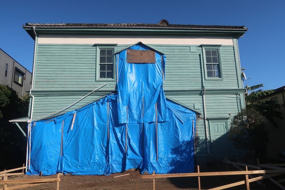 青い建物について